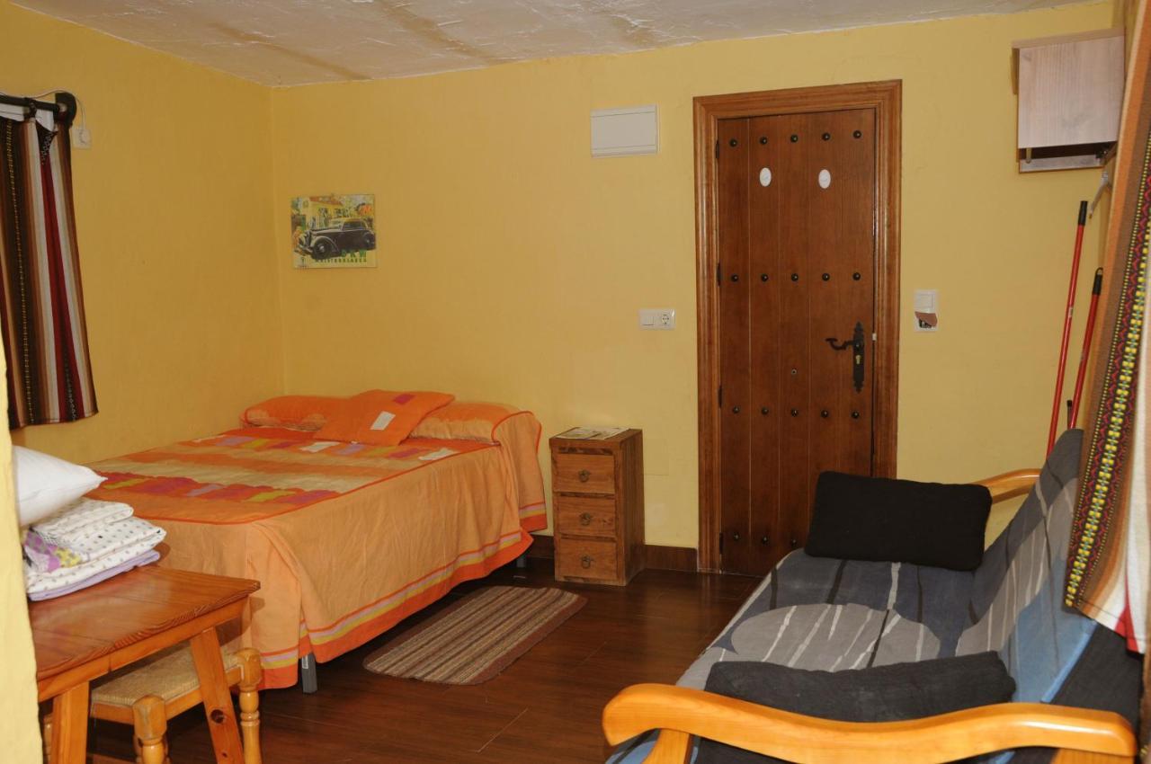Camping Sierra De Las Nieves Yunquera Esterno foto